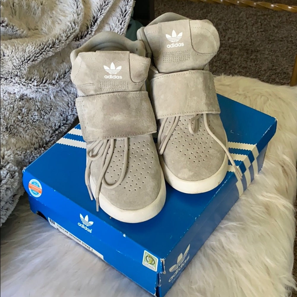 Gray Suede Adidas high top walking shoe